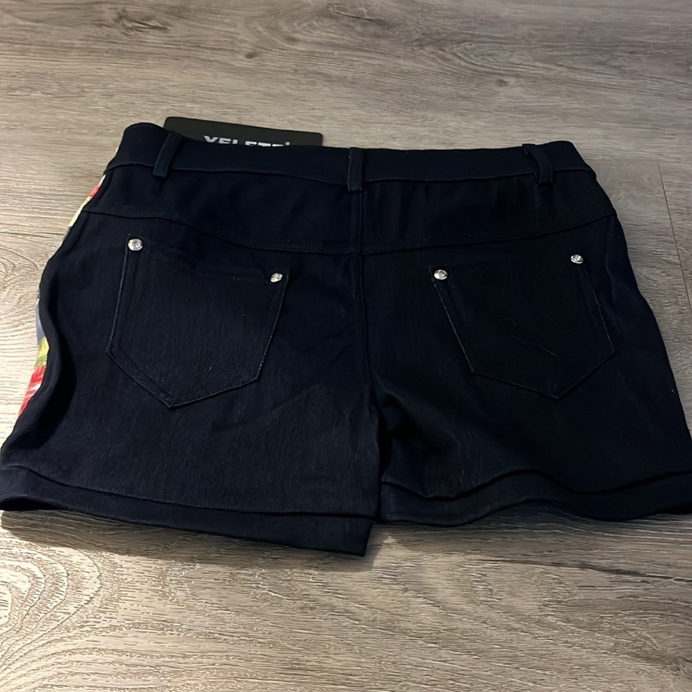 Shorts - Picture 5 of 5